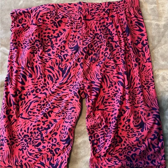 Stylish Pink and Black Women's Shorts - Picture 2 of 4